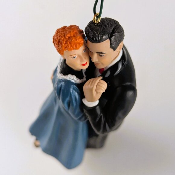 Vintage I Love Lucy Hallmark Ornament - Lucy is Enceinte 2000 - Picture 6 of 7